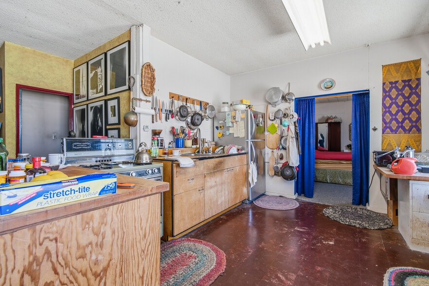 More Photos Of 5390-5396 Alhambra Ave, Los Angeles Light Manufacturing For Sale