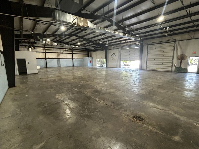 More Photos Of 21 Perchwood Dr, Fredericksburg Showroom For Lease