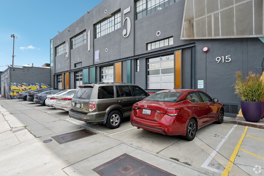 More Photos Of 915 Mateo St, Los Angeles Office For Lease