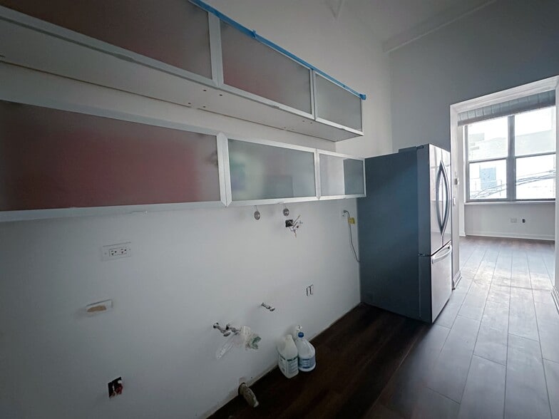 More Photos Of 824 W Superior St, Chicago Office Residential For Sale