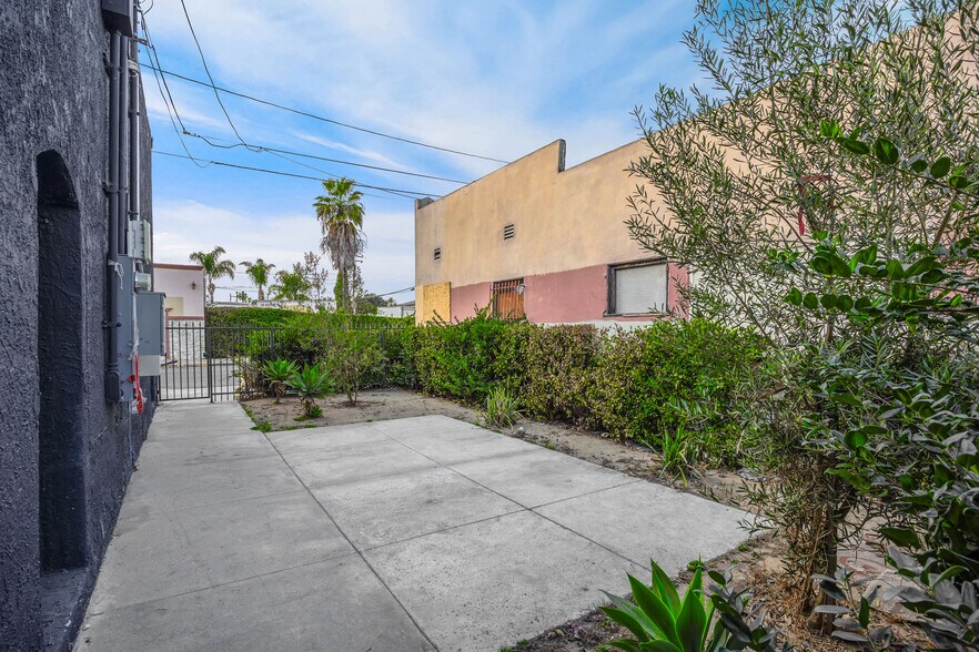 More Photos Of 3613 Gage Ave, Bell Storefront For Lease