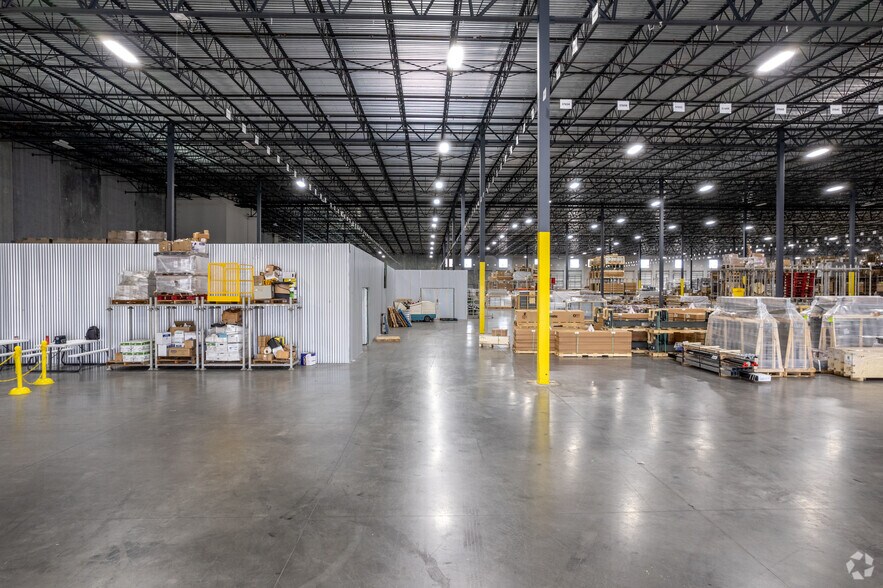 More Photos Of 10565 Red Bluff Rd, Pasadena Distribution For Lease