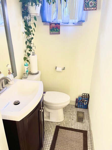 More Photos Of 13 New York Ave, Colonia Office For Sale