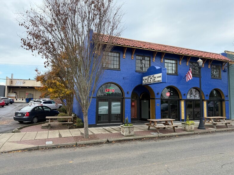 More Photos Of 456 N State St, Lake Oswego Bar For Sale