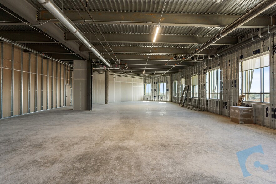 More Photos Of 2101 Westpark Ct, Euless Medical For Lease