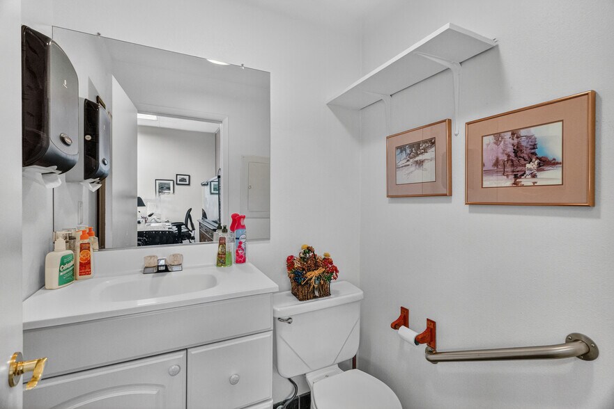 More Photos Of 400 Nevada Way, Boulder City General Retail For Sale