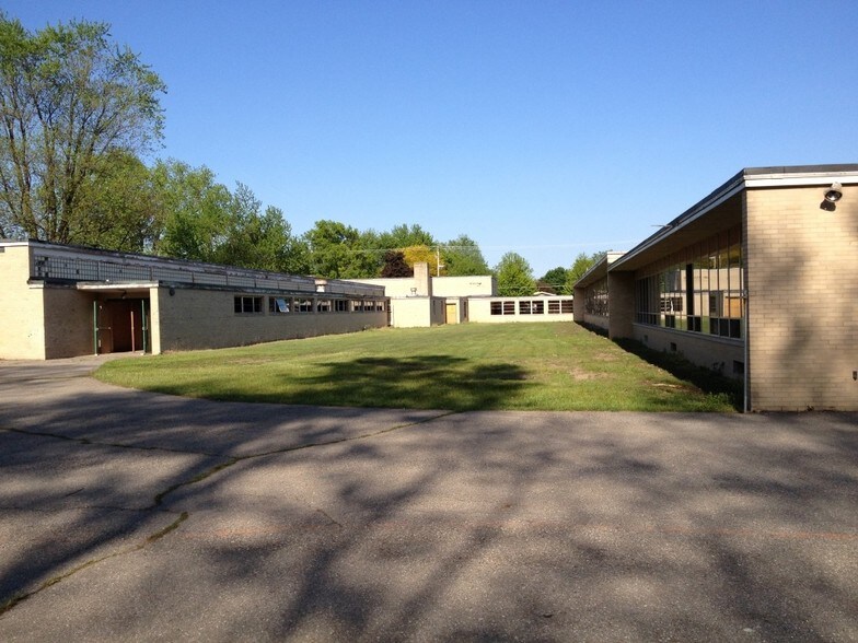 More Photos Of 820 S Line St, Chesaning Schools For Sale
