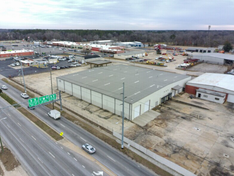 More Photos Of 131 Pepsi Ln, Fayetteville Distribution For Lease