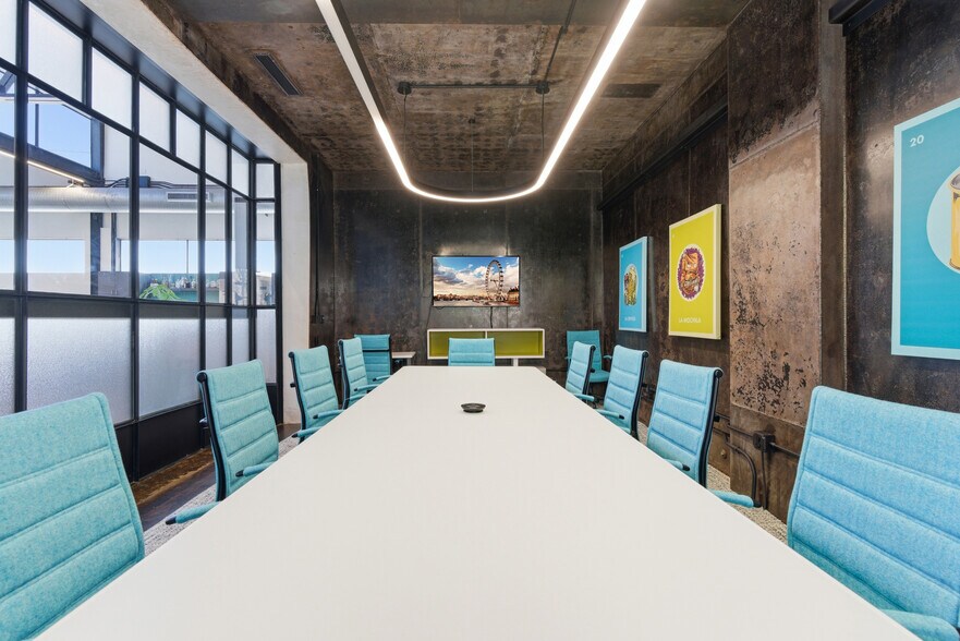 More Photos Of 311-321 Sixth St, San Antonio Office For Sale