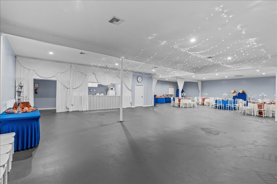 More Photos Of 88 N Daleville Ave, Daleville General Retail For Sale