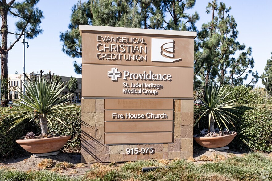 More Photos Of 915 W Imperial Hwy, Brea Unknown For Lease