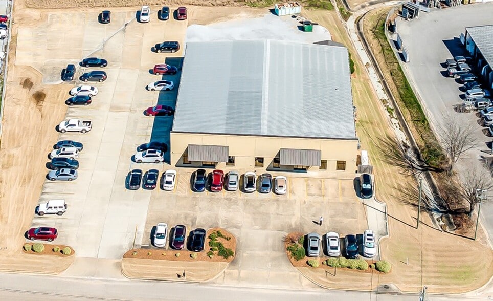 More Photos Of 1028-1030 Lagoon Business Loop, Montgomery Flex For Sale