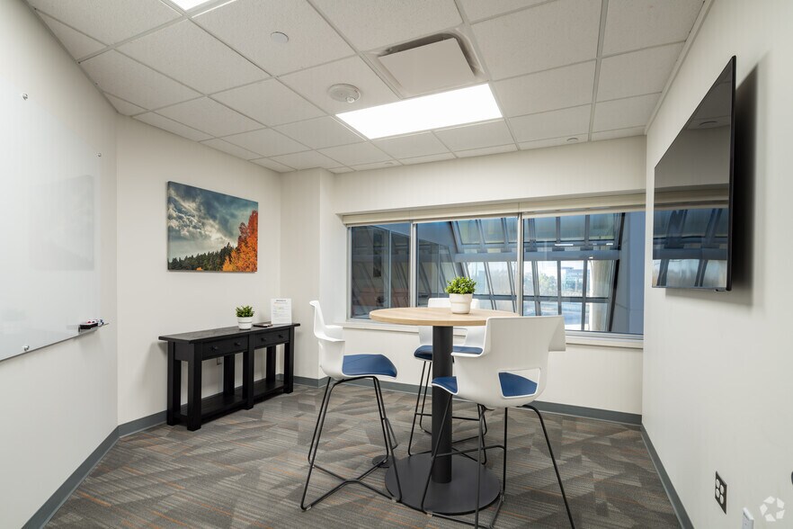 More Photos Of 801-803 W Big Beaver Rd, Troy Office For Lease