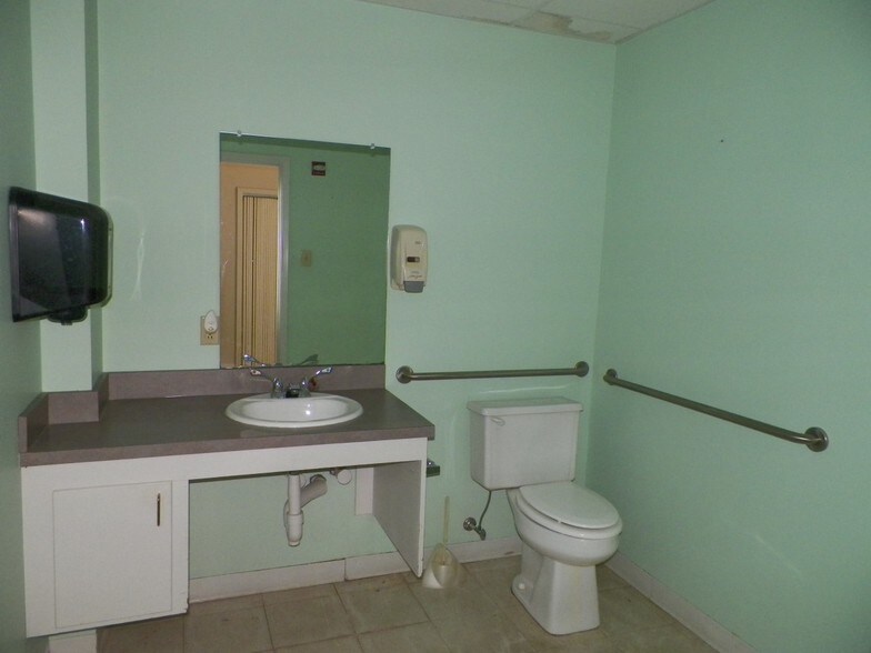 More Photos Of 2424 Old Sterlington Rd, Monroe Freestanding For Lease