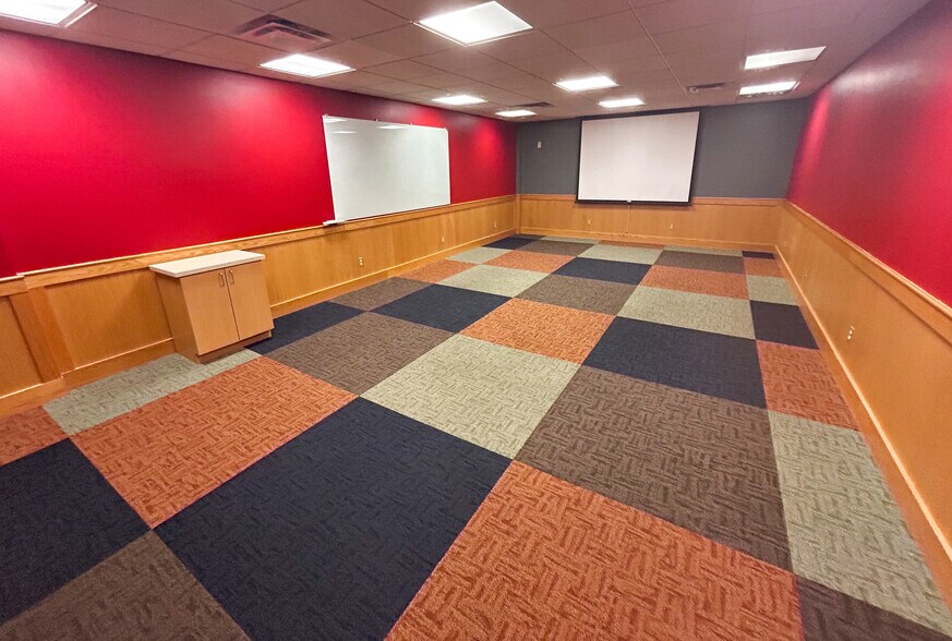 More Photos Of 2800 Gilbert Ave, Cincinnati Office For Lease