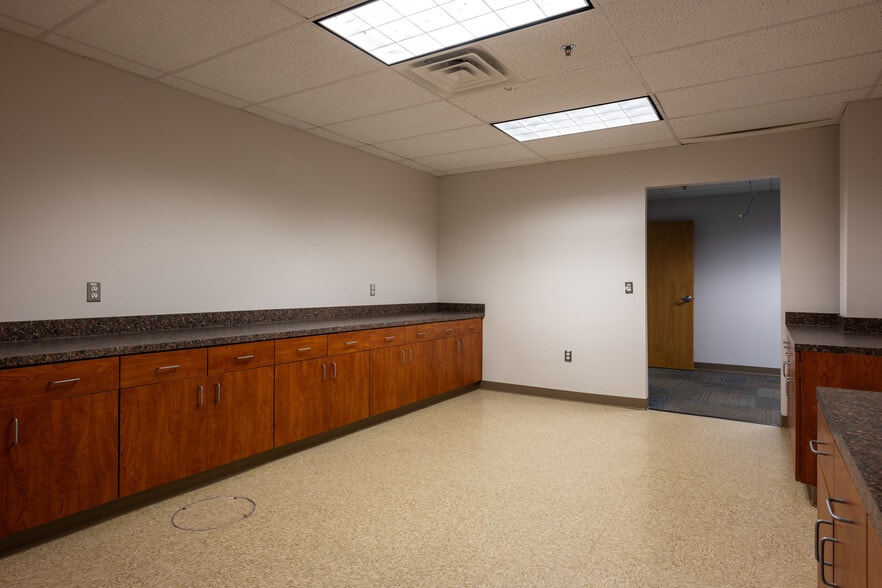 More Photos Of 7200 Chestnut St, Upper Darby Township Office For Lease