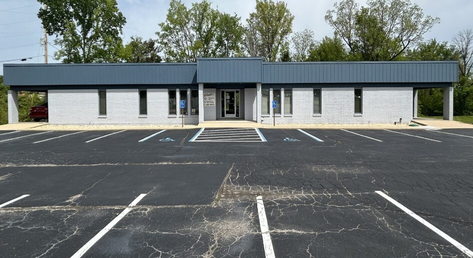 Primary Photo Of 166 Industrial Dr, Festus Medical For Sale