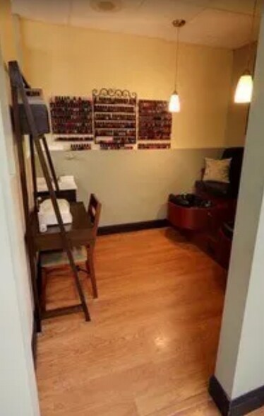 More Photos Of 32352 Woodward Ave, Royal Oak Storefront For Lease