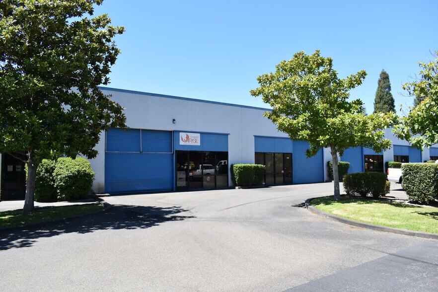 More Photos Of 7854 Bell Rd, Windsor Industrial For Lease