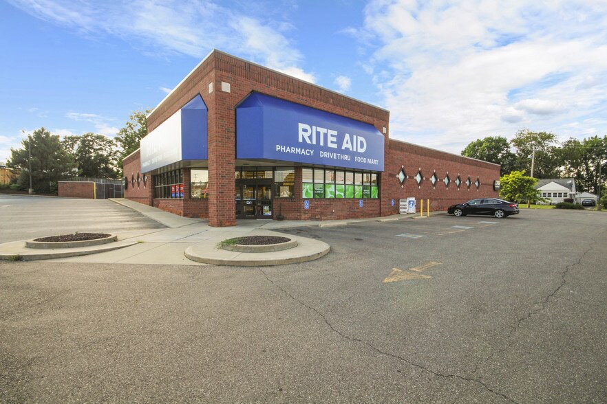 More Photos Of 4914 Youngstown Poland Rd, Youngstown Drugstore For Lease