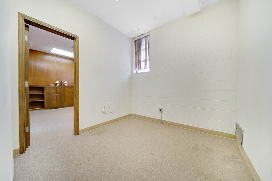 More Photos Of 19711 Greenfield Rd, Detroit Religious Facility For Sale