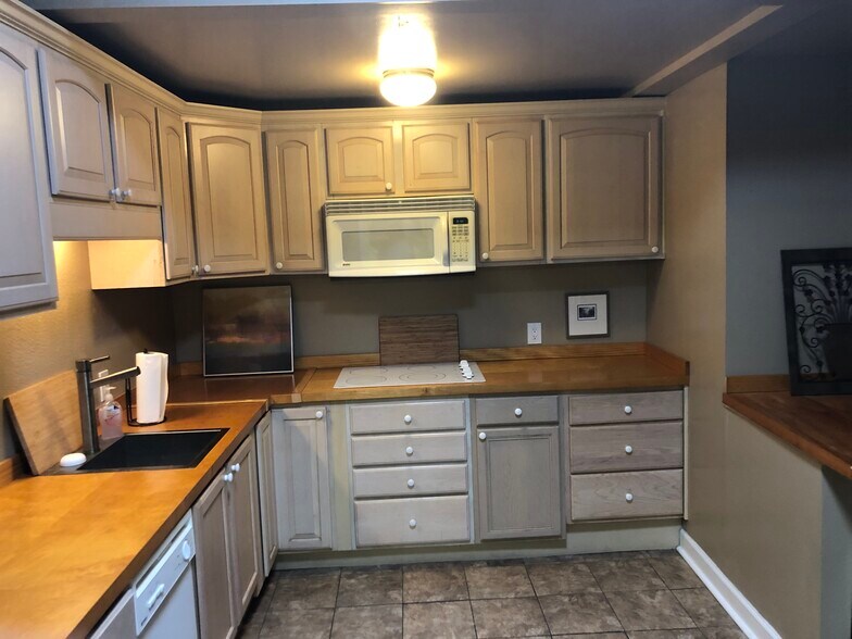 More Photos Of 400 Herman St, Pensacola Industrial For Lease