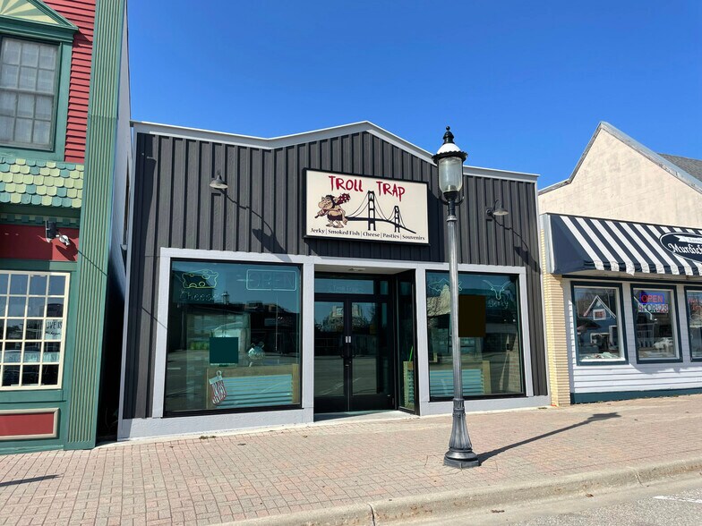 More Photos Of 217 E Central Ave, Mackinaw City Storefront For Lease