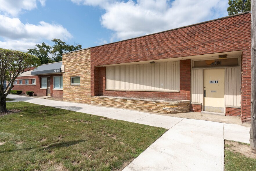 More Photos Of 18101-18111 E Warren Ave, Detroit Flex For Lease