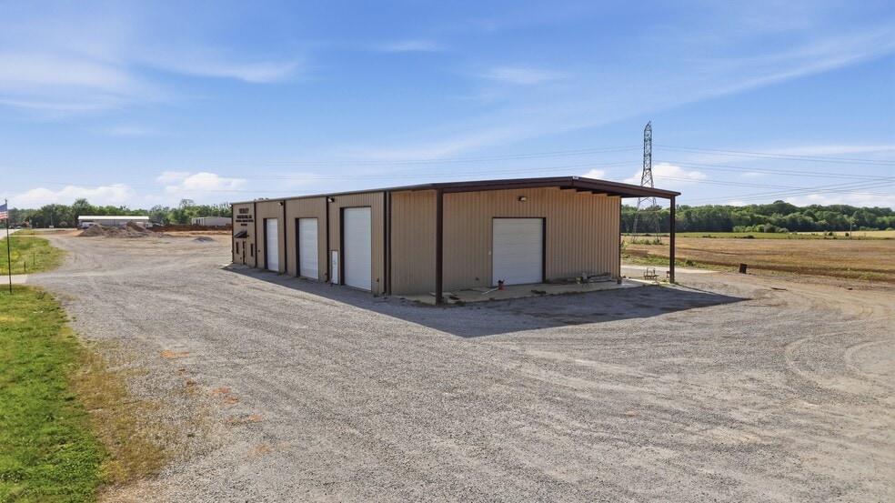 More Photos Of 1087 Aedc Rd, Winchester Industrial For Lease