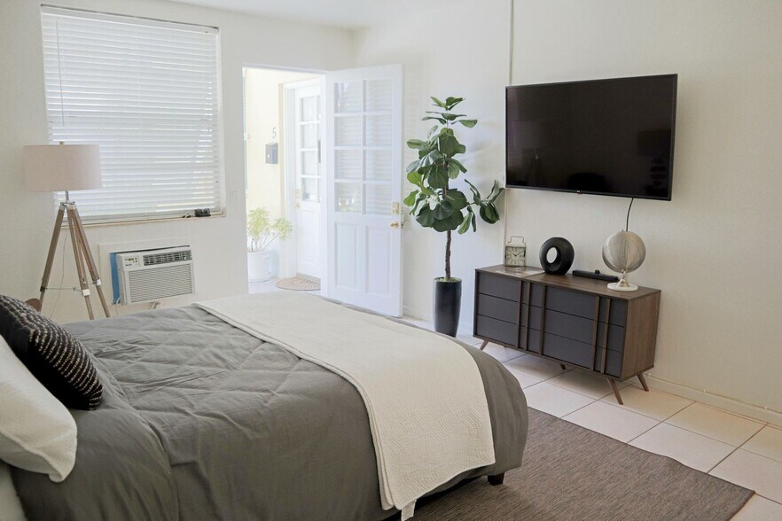 More Photos Of 172 N County Rd, Palm Beach Apartments For Sale