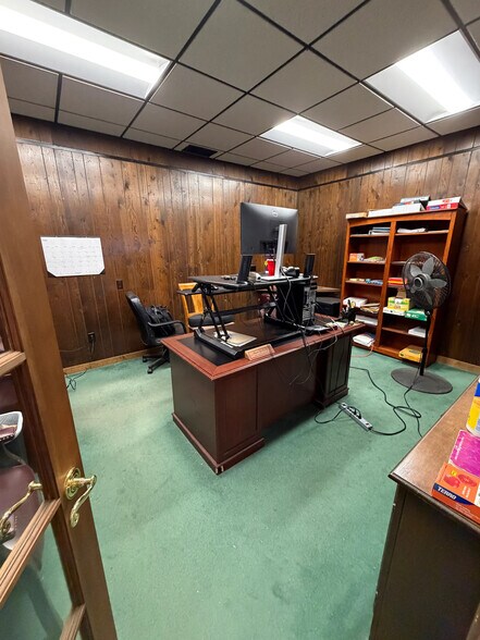 More Photos Of 27013 E Lillian St, Hebron Warehouse For Sale