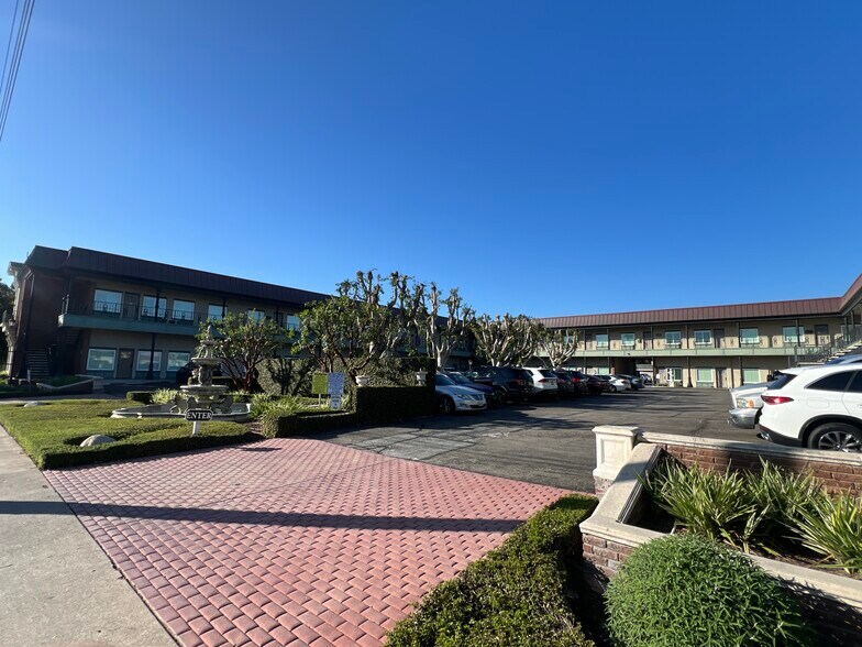 More Photos Of 1913 E 17th St, Santa Ana Office For Sale