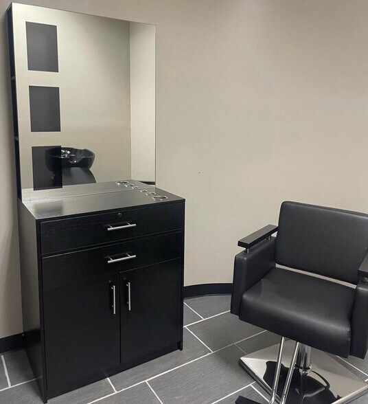 More Photos Of 2915 S Sam Houston Pky E, Houston Coworking Space