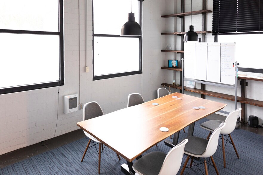 More Photos Of 2335 SE 50th Ave, Portland Light Distribution For Lease