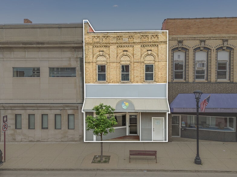 More Photos Of 223 E Main St, Reedsburg Storefront Retail Office For Sale