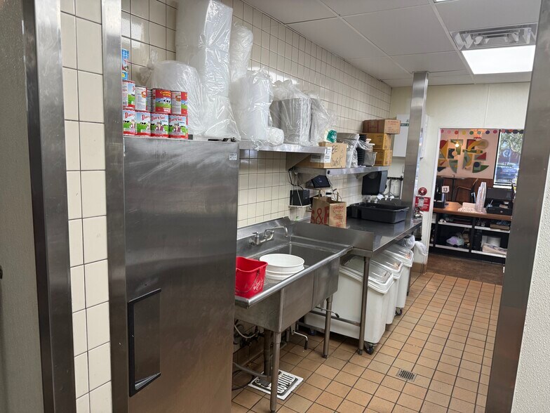 More Photos Of 40 El Camino, Fresno Storefront For Lease