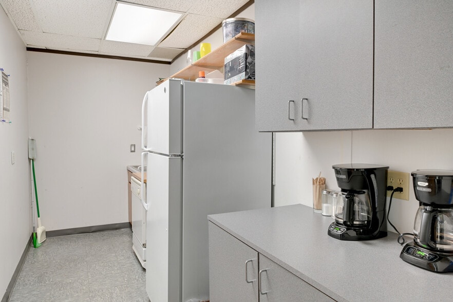 More Photos Of 2855 Anthony Ln S, Saint Anthony Office For Lease