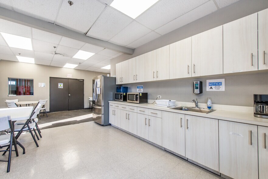 More Photos Of 310 Paterson Plank Rd, Carlstadt Manufacturing For Lease