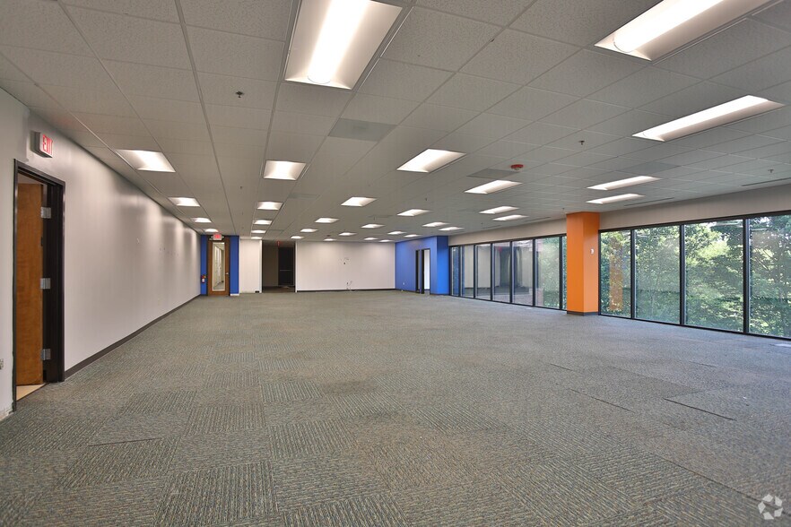 More Photos Of 124 Verdae Blvd, Greenville Office For Lease
