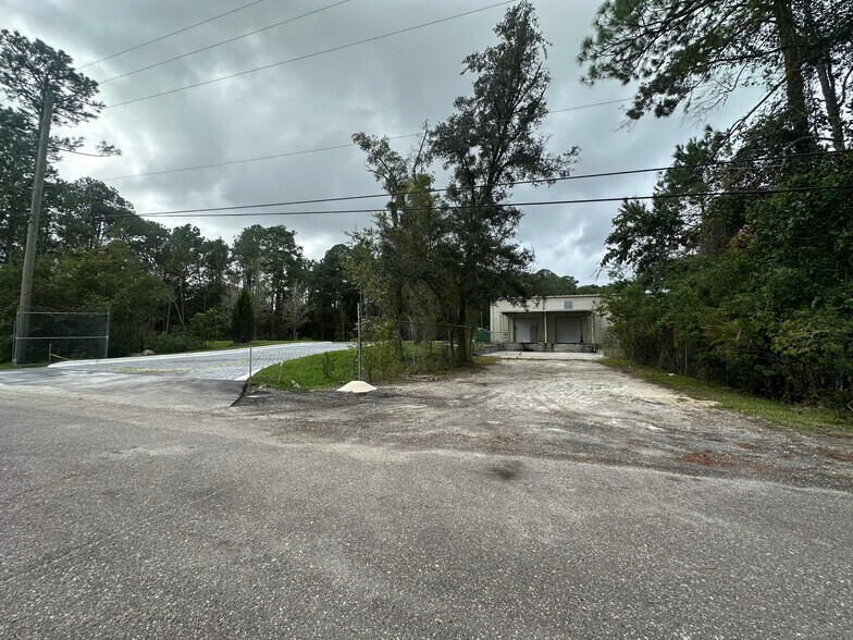 More Photos Of 7660 Gainesville Ave, Jacksonville Warehouse For Lease