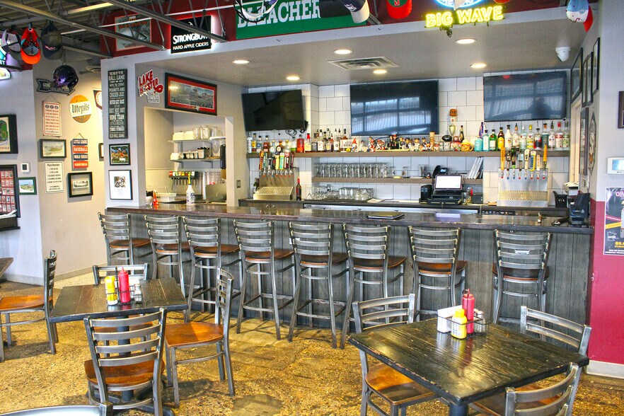 More Photos Of 3900-3904 E Lake St, Minneapolis Restaurant For Sale