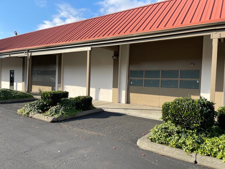 More Photos Of 835 Central Ave N, Kent Light Manufacturing For Lease