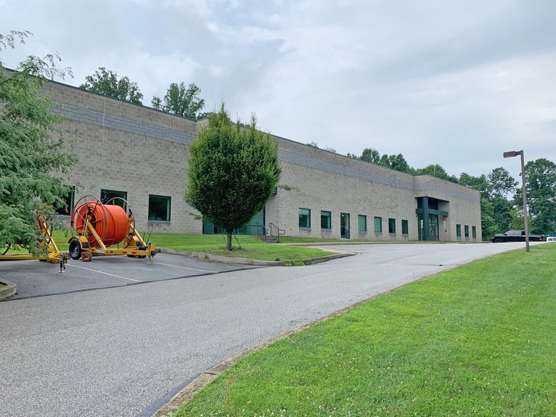 More Photos Of 230 Three Tun Rd, Malvern Flex For Lease