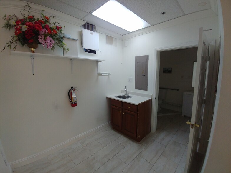More Photos Of 6950 Via Olivero Ave, Las Vegas Office For Sale