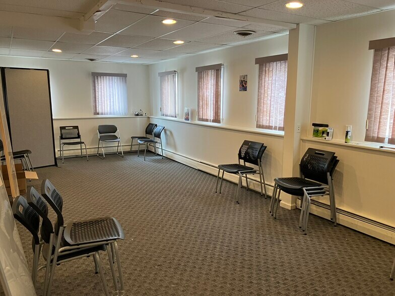 More Photos Of 2425 Clover St, Rochester Office For Lease