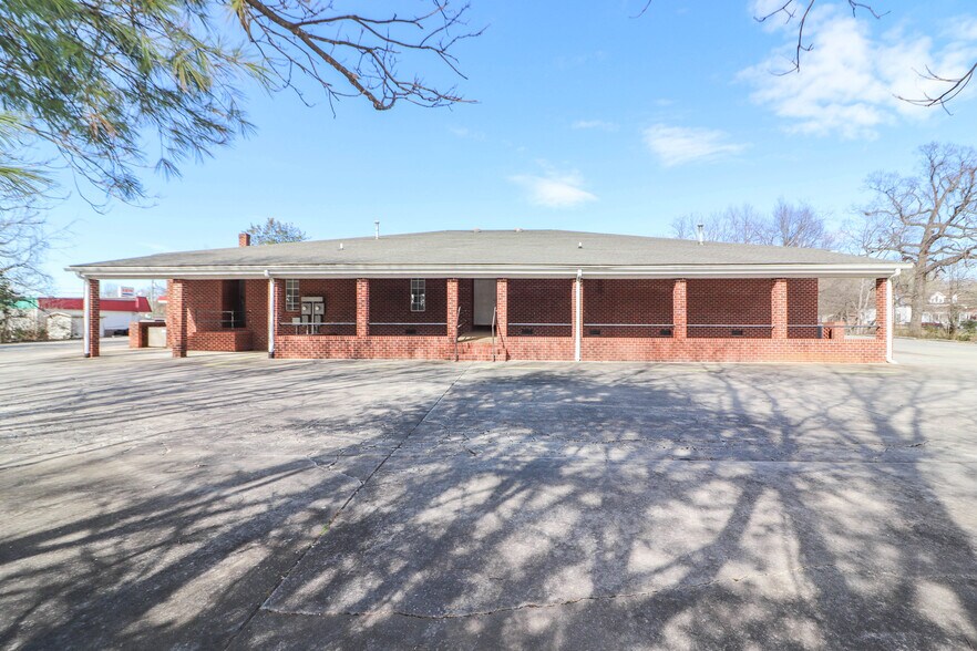 More Photos Of 314 E Main St, Rockwell Medical For Lease