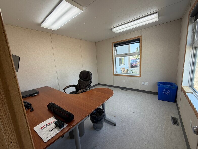 More Photos Of 11 & 13 - 27123 Highway 597, Blackfalds Warehouse For Sale