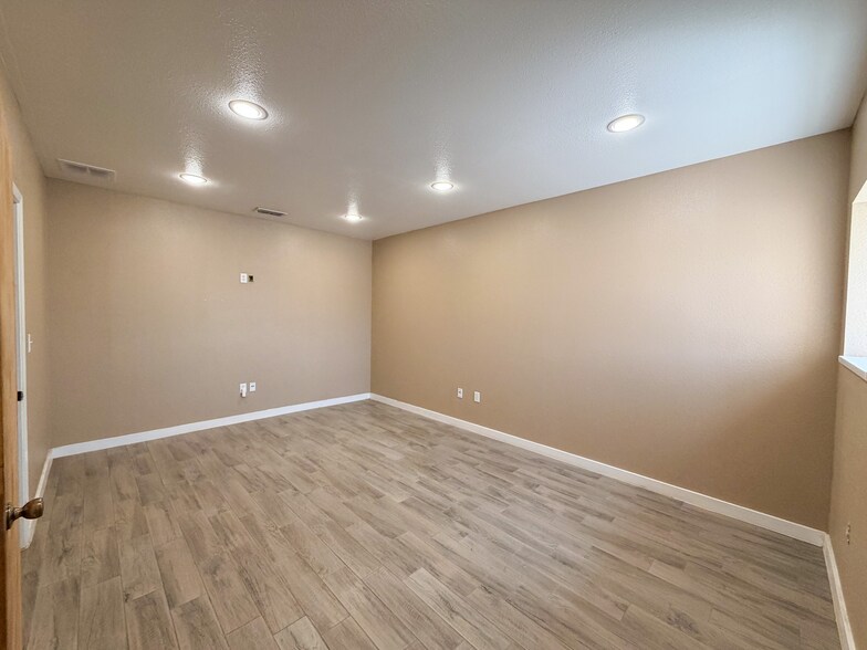 More Photos Of 132 Nell Deane Blvd, Schertz Warehouse For Lease