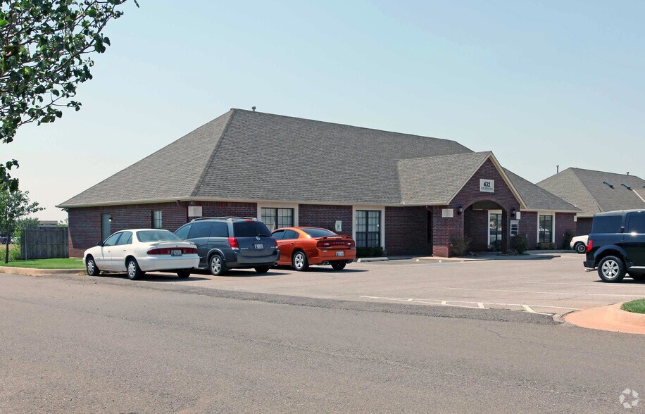 Primary Photo Of 432 S Mustang Rd, Yukon Office For Lease