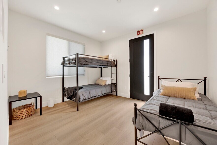 More Photos Of 7410 Denny Ave, Sun Valley Healthcare For Sale